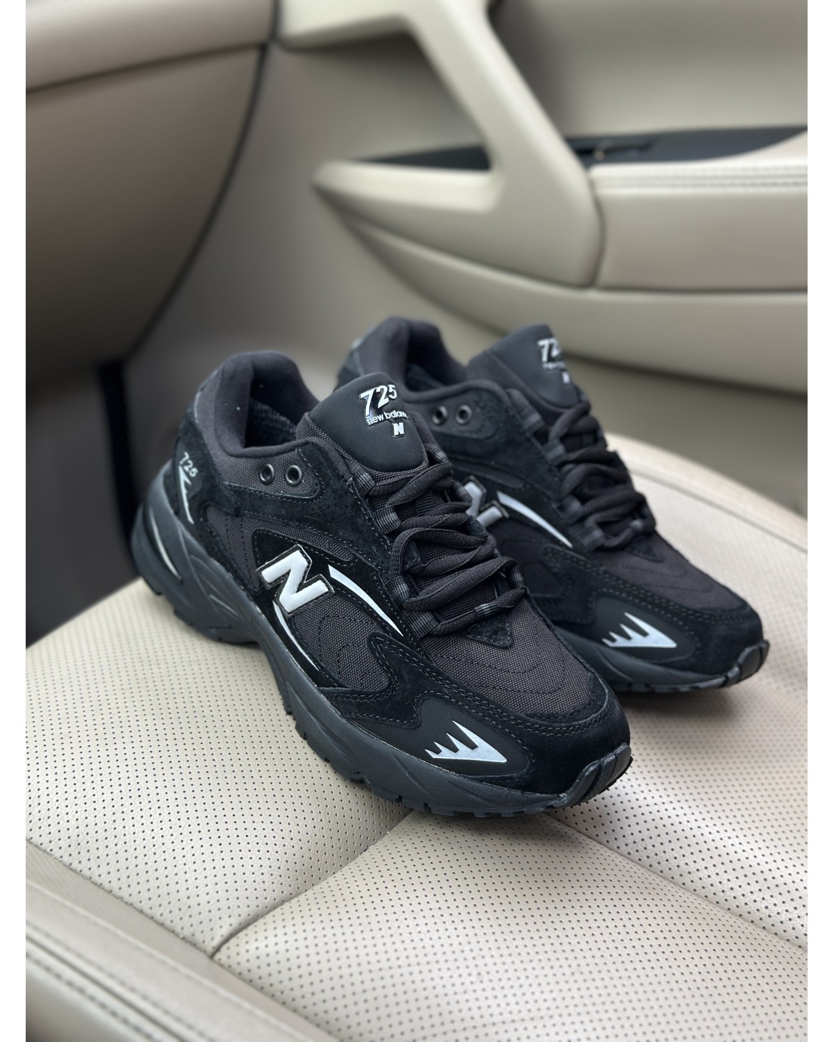 New Balance 725 Black Thermo