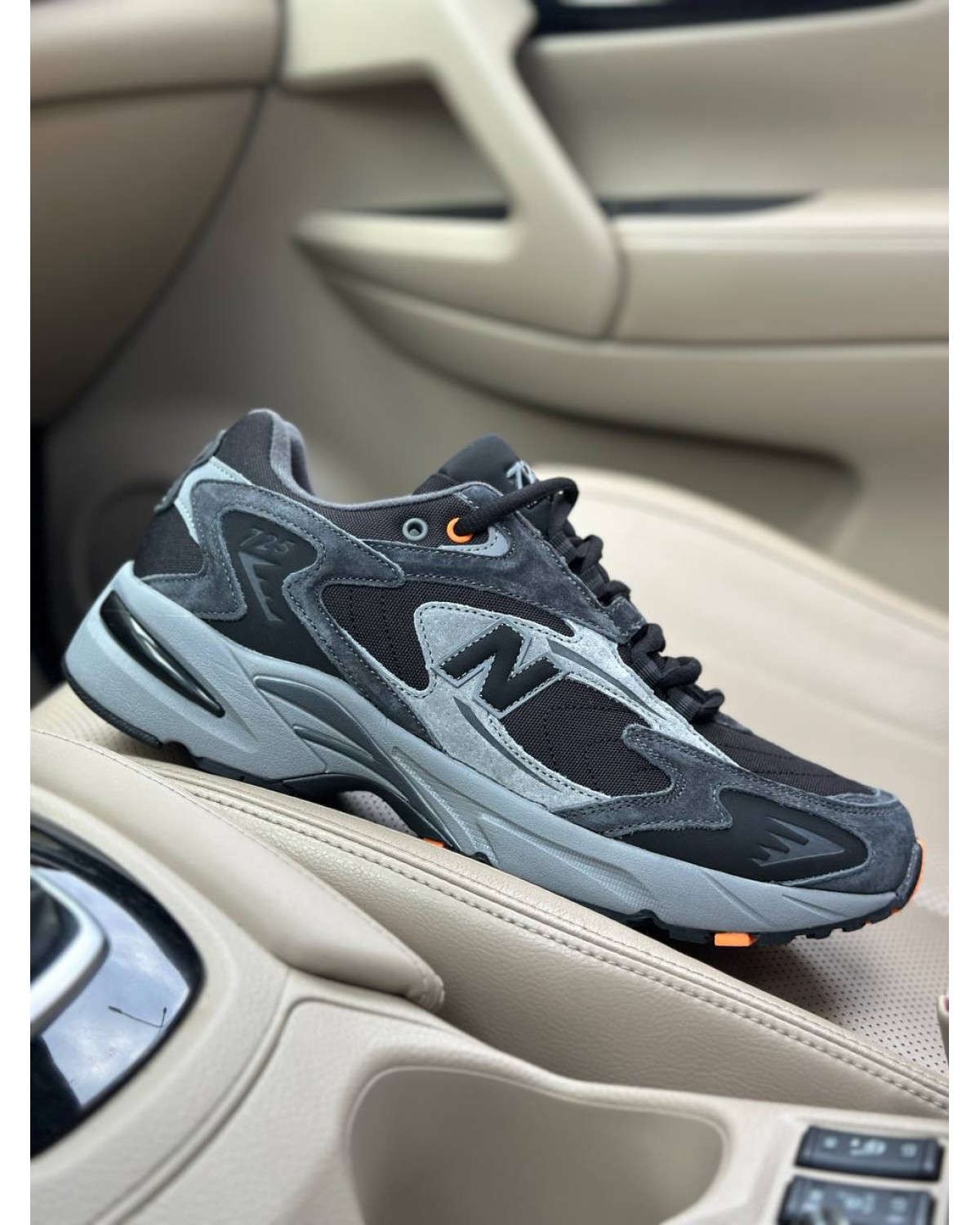 New Balance 725 Dark Grey Orange Thermo