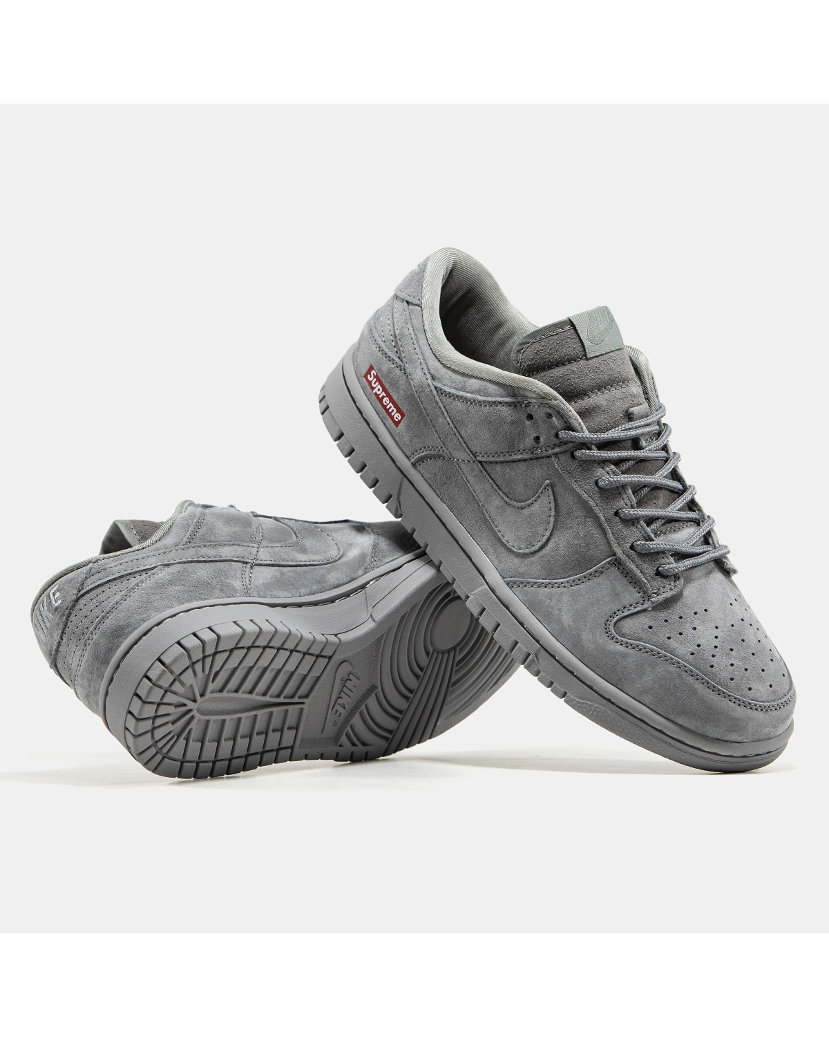 Nike SB Dunk Low x Supreme Nike SB Dunk Low x Supreme