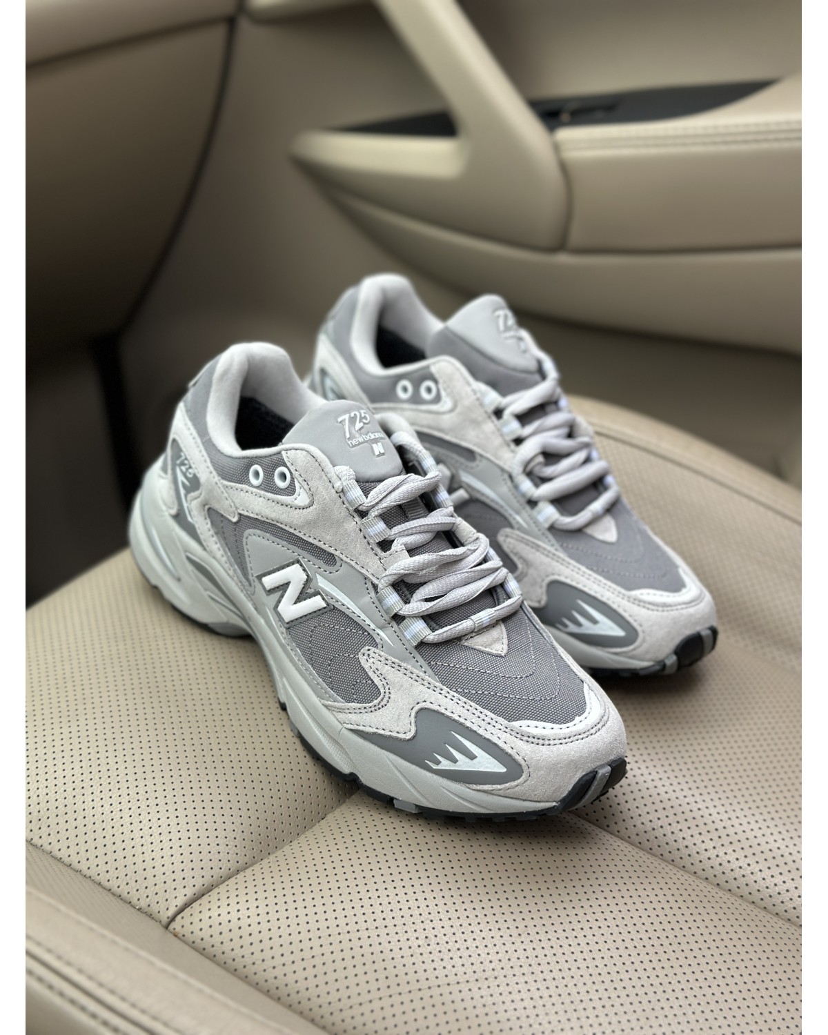 New Balance 725 Grey White