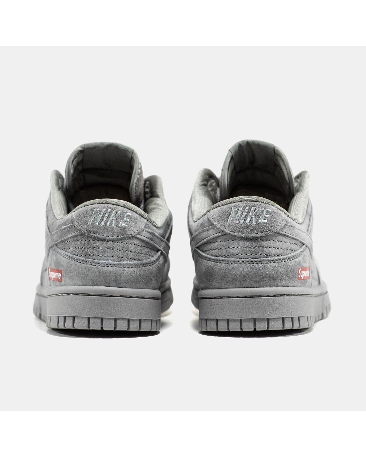 Nike SB Dunk Low x Supreme Nike SB Dunk Low x Supreme