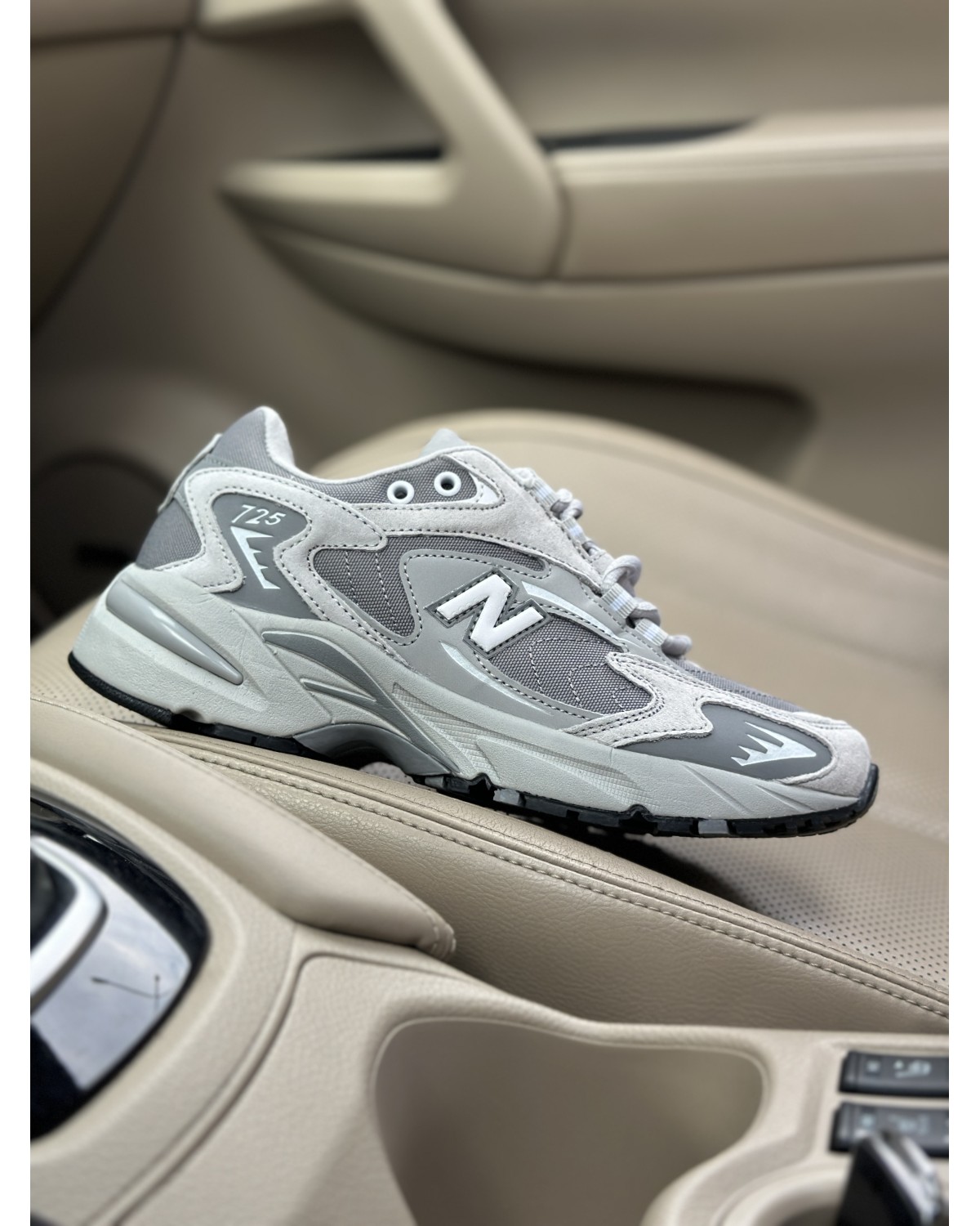 New Balance 725 Grey White