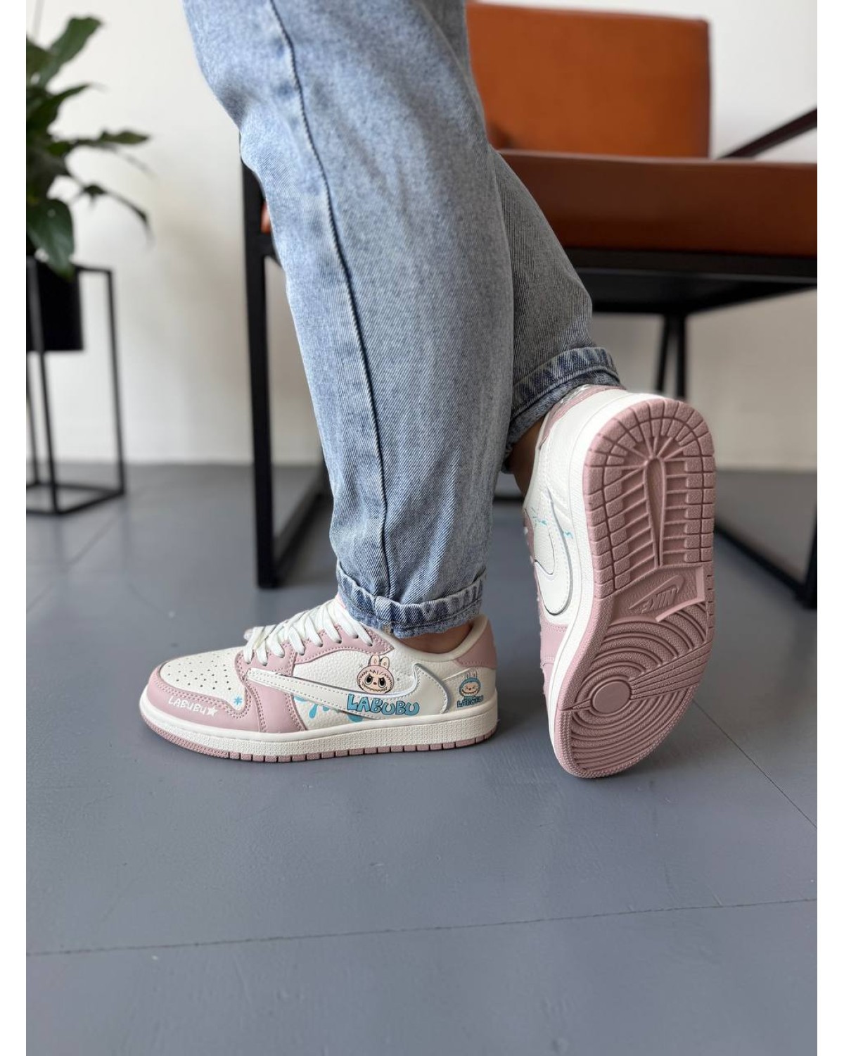 Nike Air Jordan 1 low Travis Scott x Labubu Pink Beige