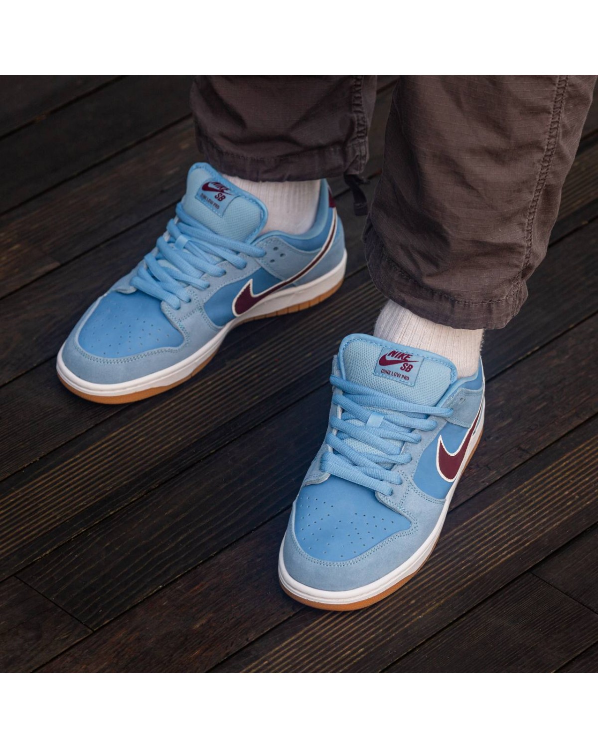 Nike SB Dunk Low “Philllies”
