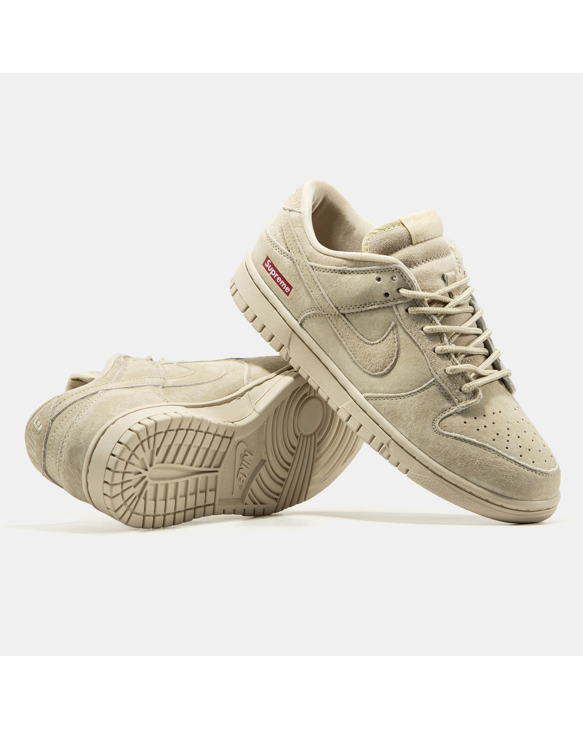 Nike SB Dunk Low x Supreme Nike SB Dunk Low x Supreme