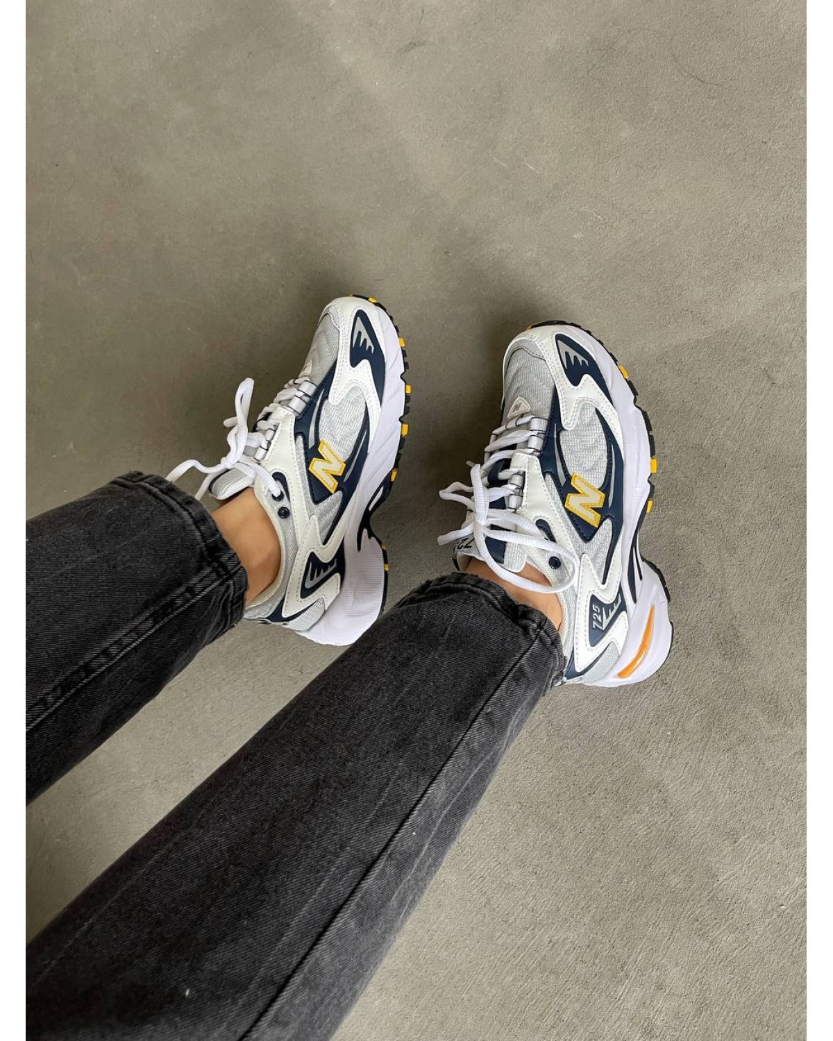 New Balance 725