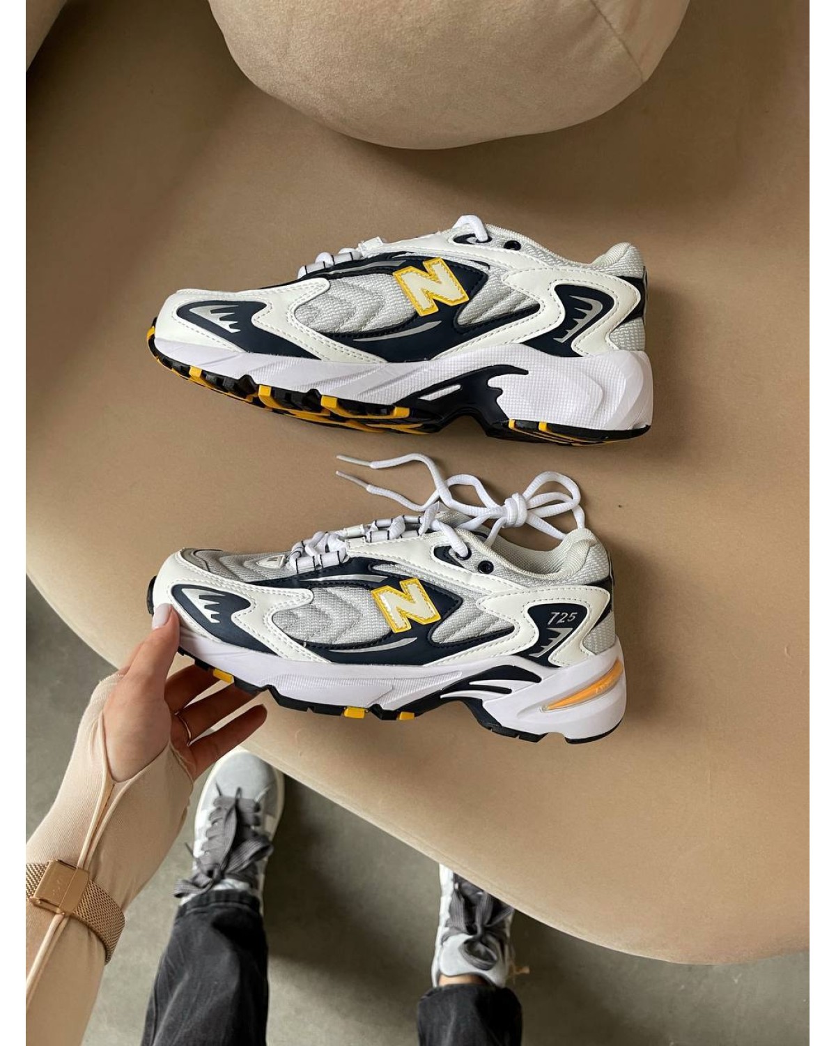 New Balance 725