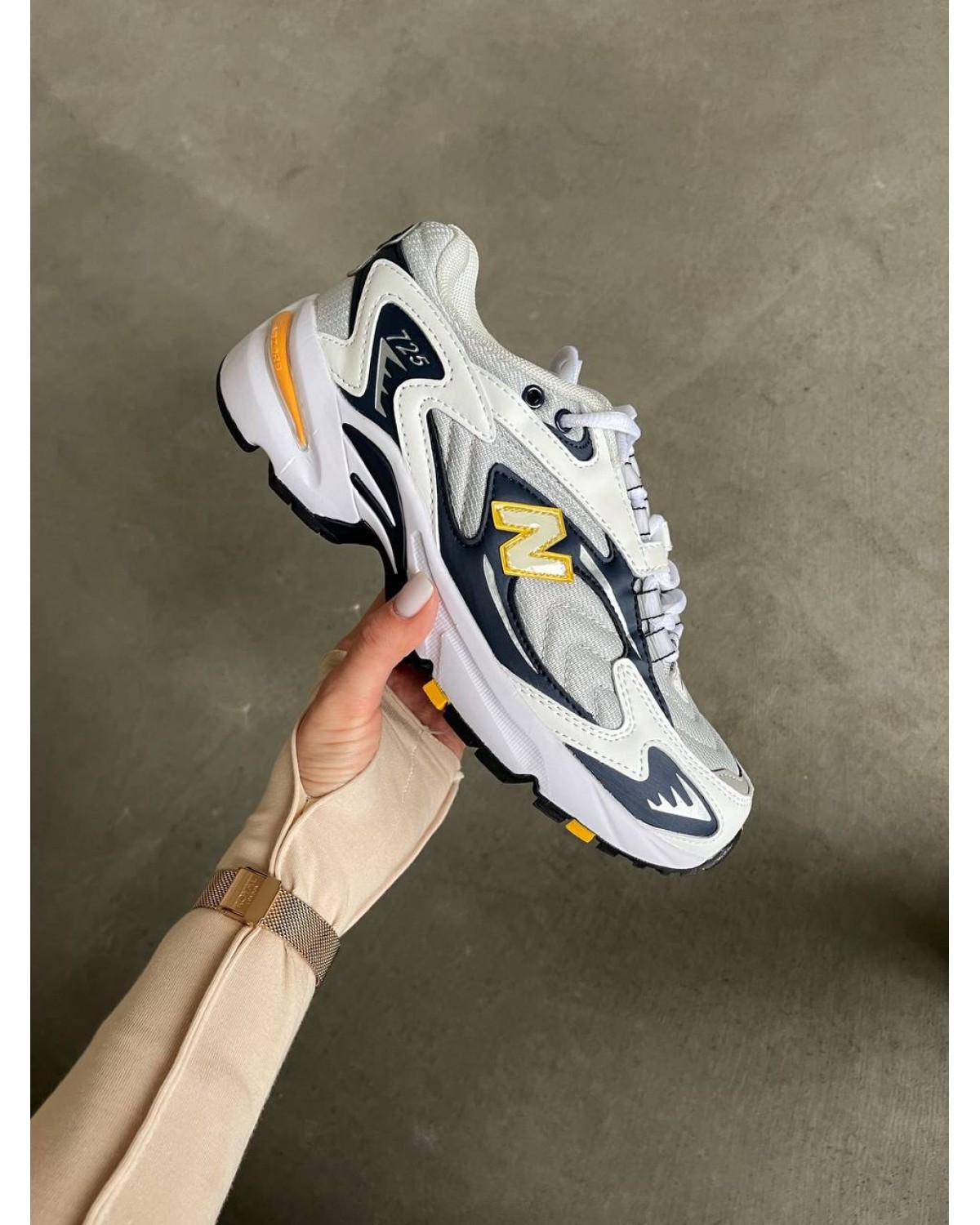 New Balance 725