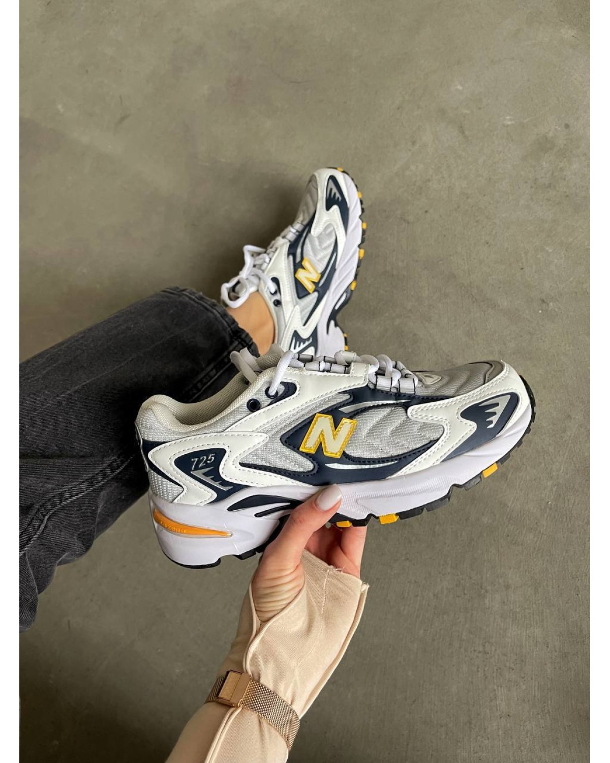 New Balance 725