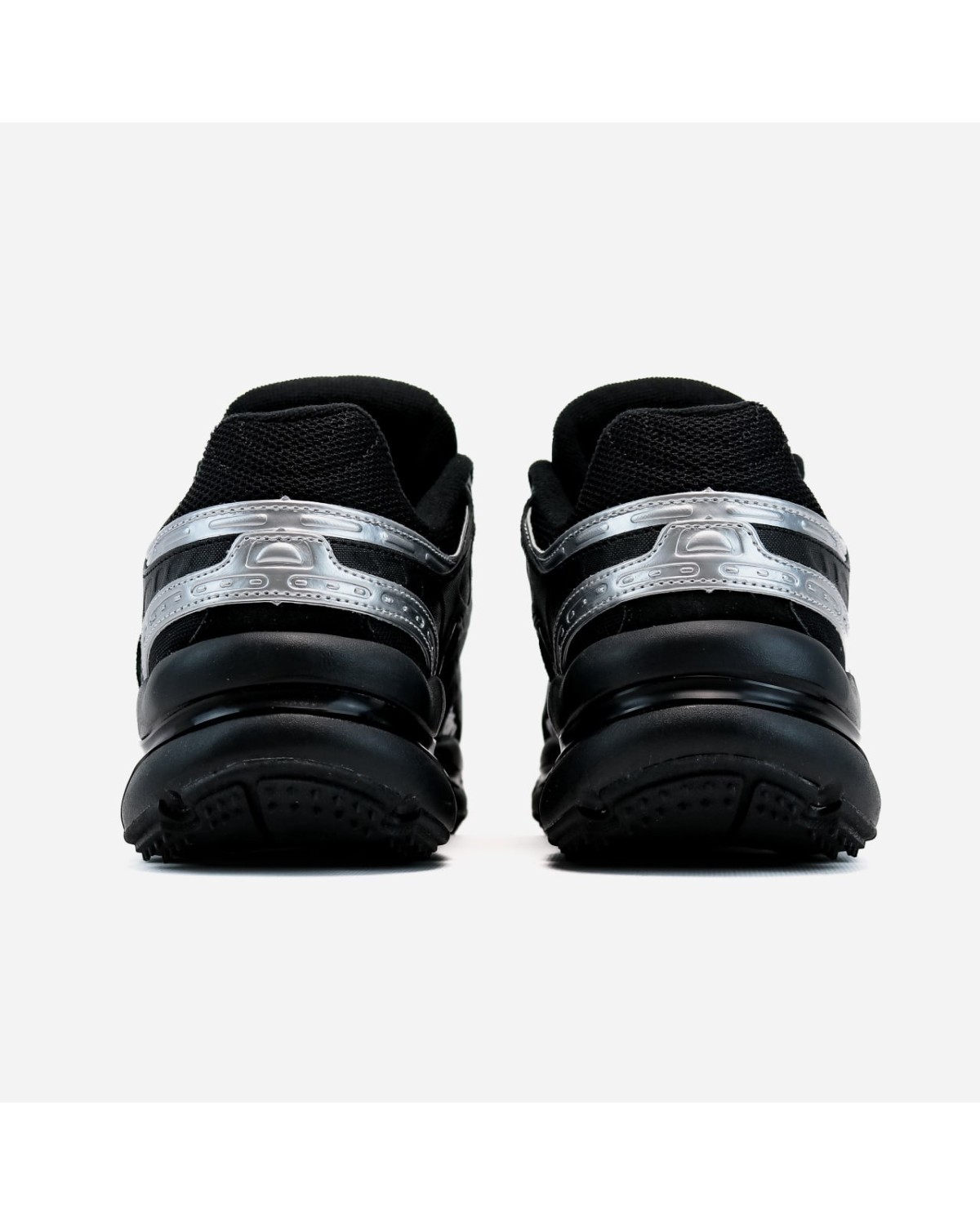 Lacoste L003 Black