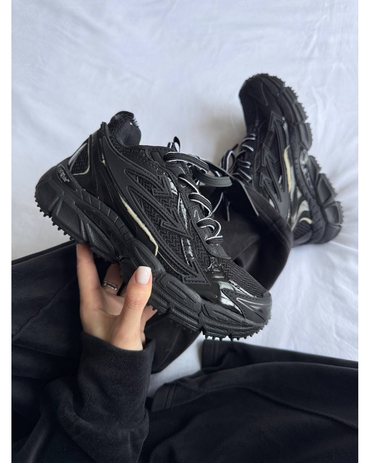 Off-White Be Right Back Black