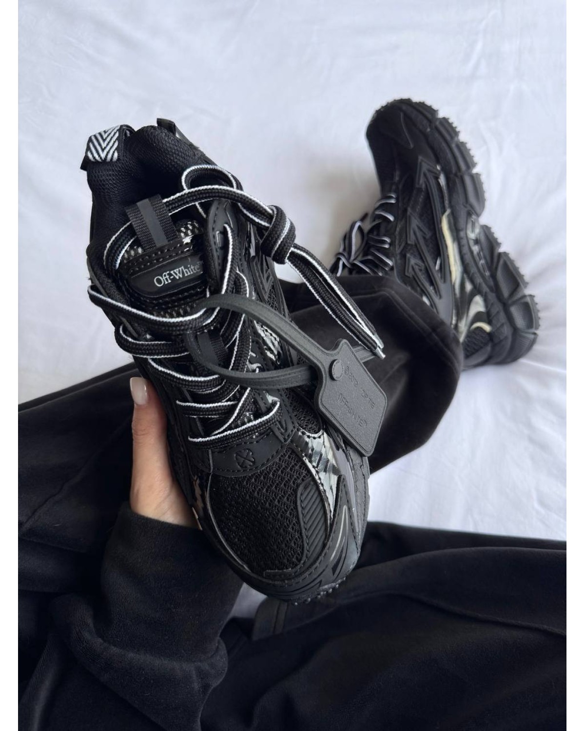 Off-White Be Right Back Black
