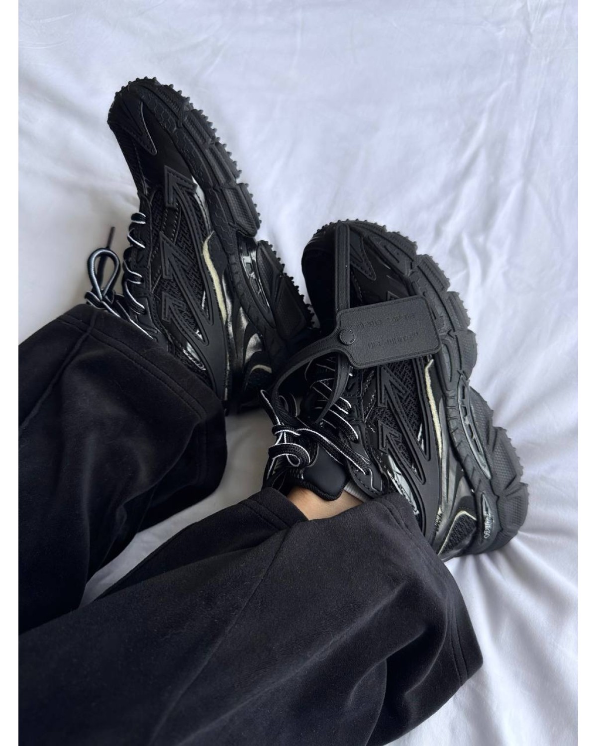 Off-White Be Right Back Black