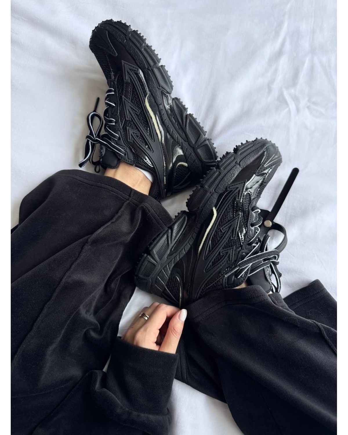 Off-White Be Right Back Black
