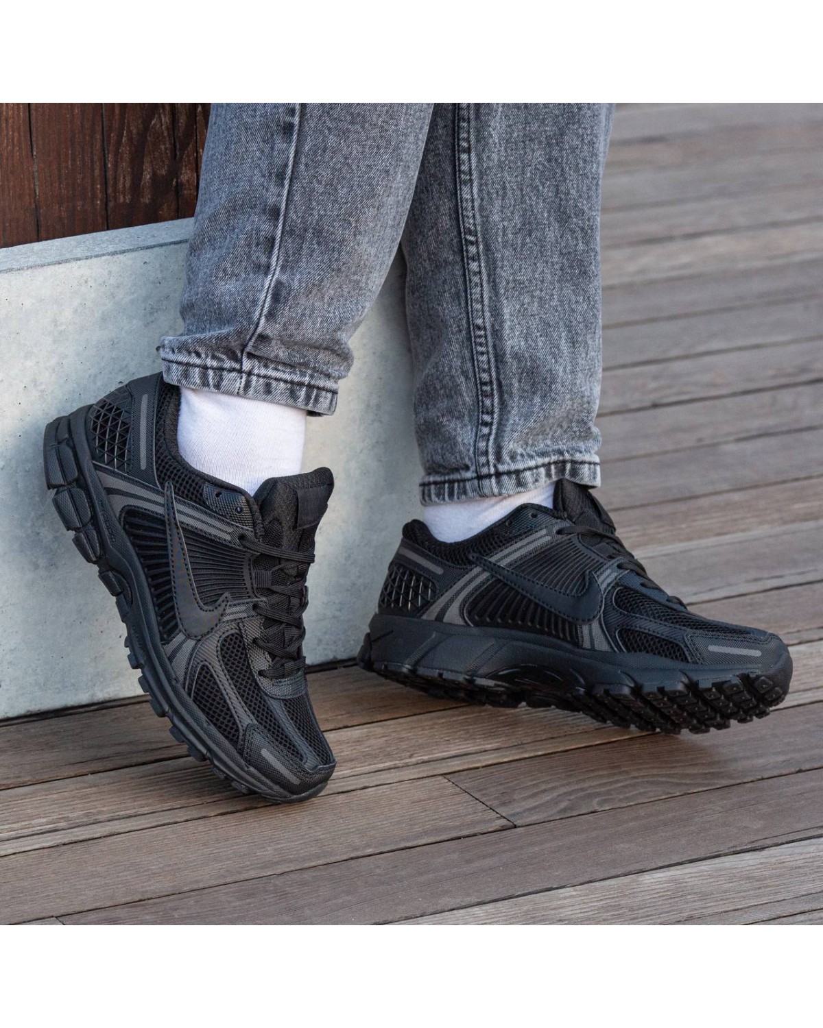 Nike Vomero 5 Triple Black
