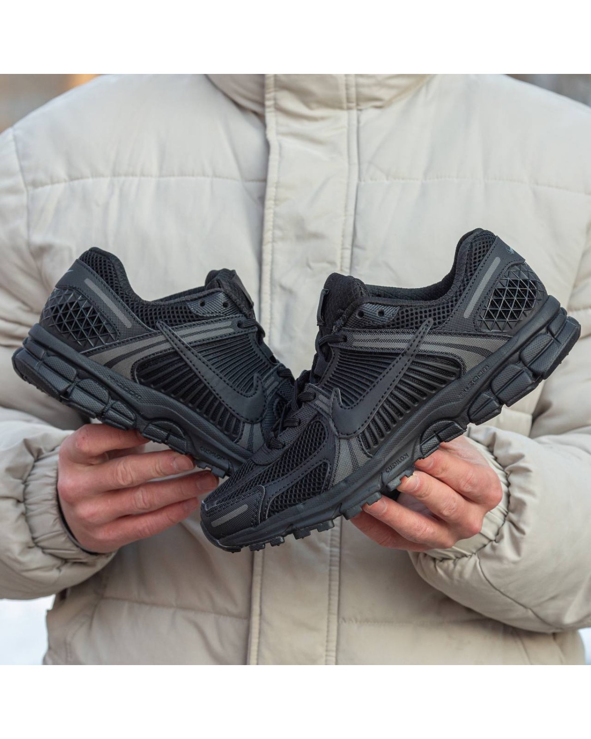 Nike Vomero 5 Triple Black