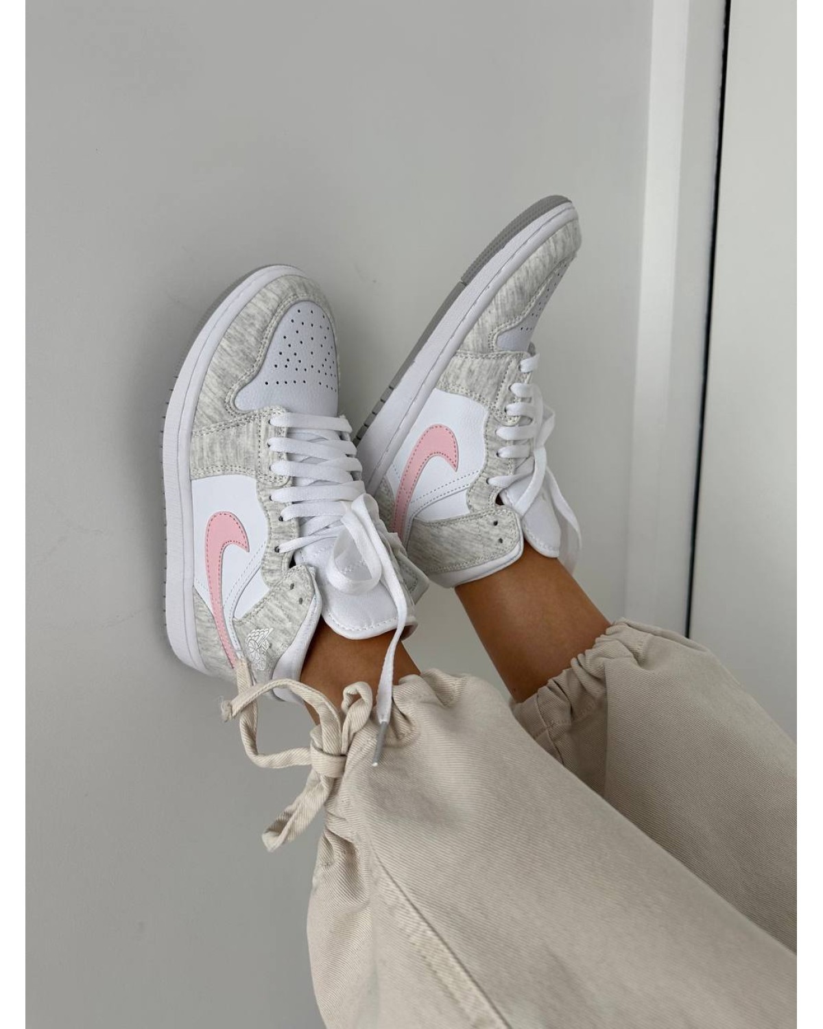 Nike Air Jordan Retro 1 Heather Grey Pink 