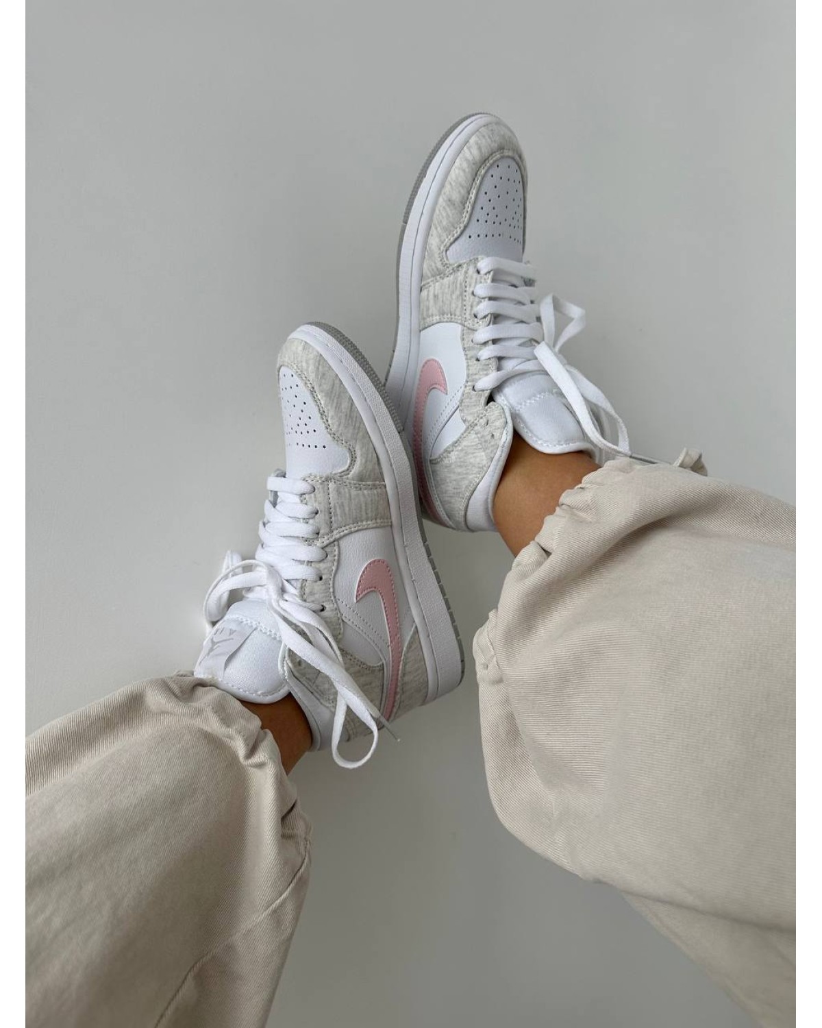 Nike Air Jordan Retro 1 Heather Grey Pink 