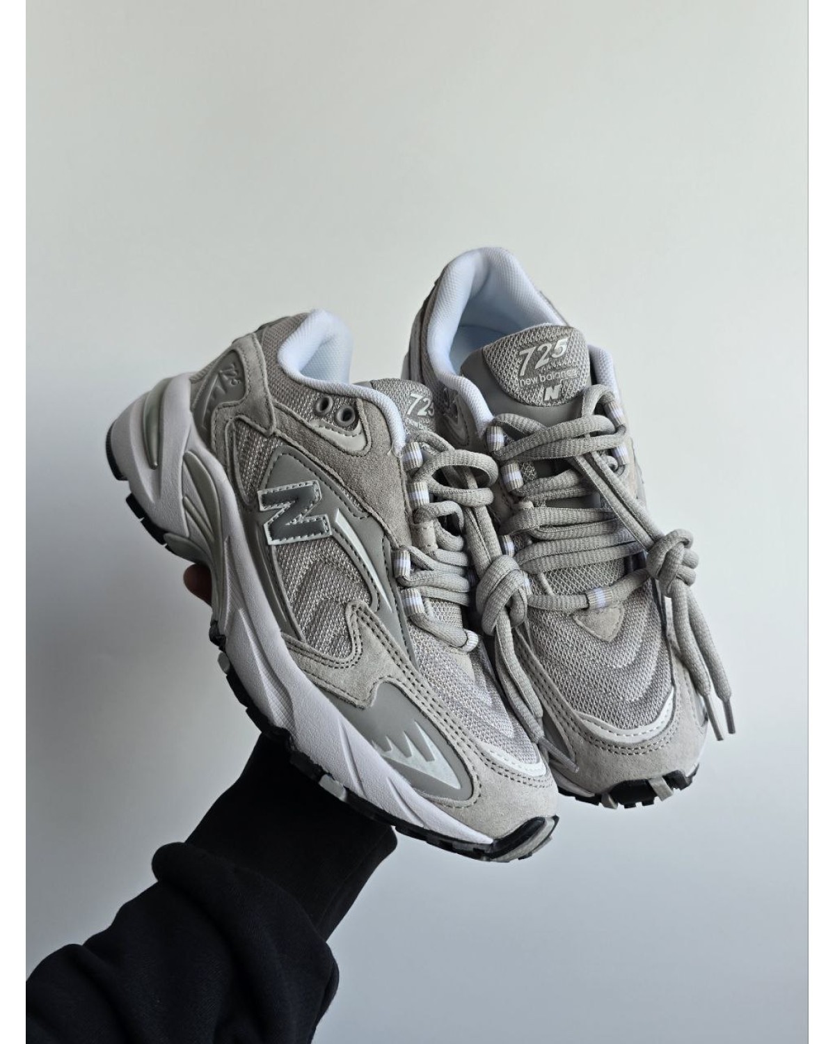 New Balance 725 Grey