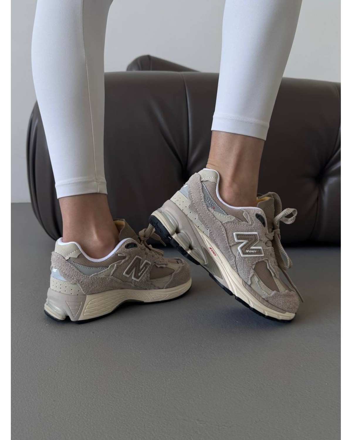 New Balance 2002R Beige / Brown
