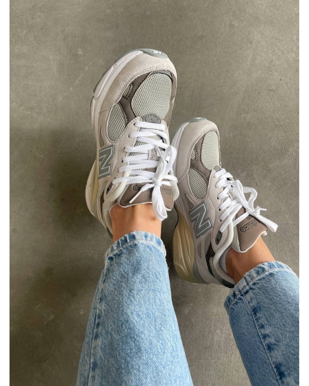 New Balance 990 V4