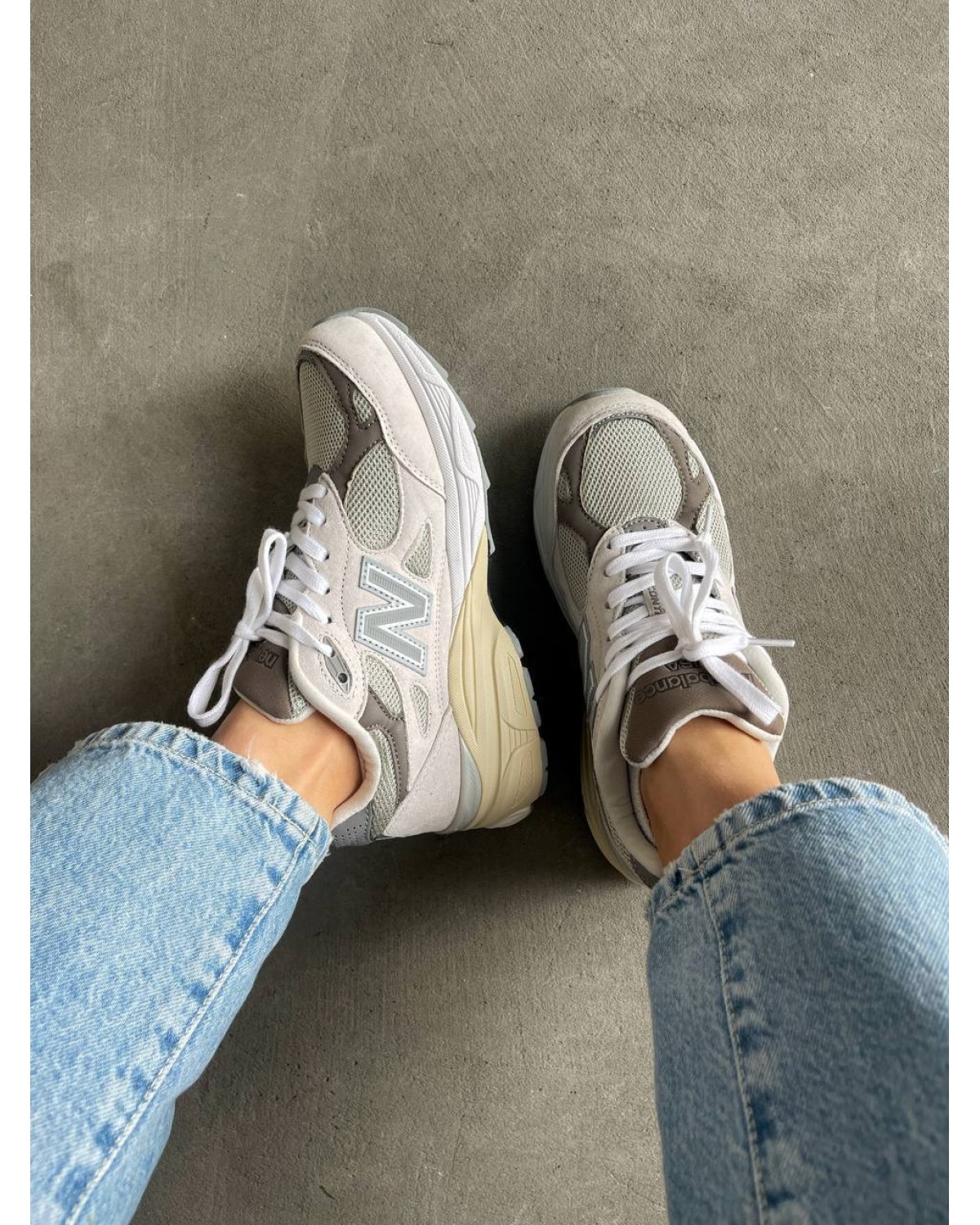 New Balance 990 V4