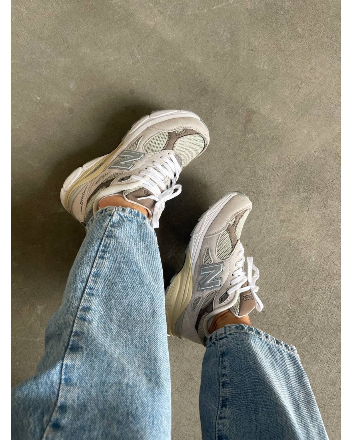 New Balance 990 V4
