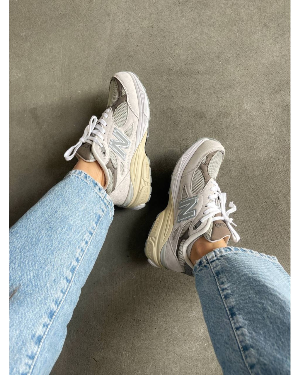New Balance 990 V4