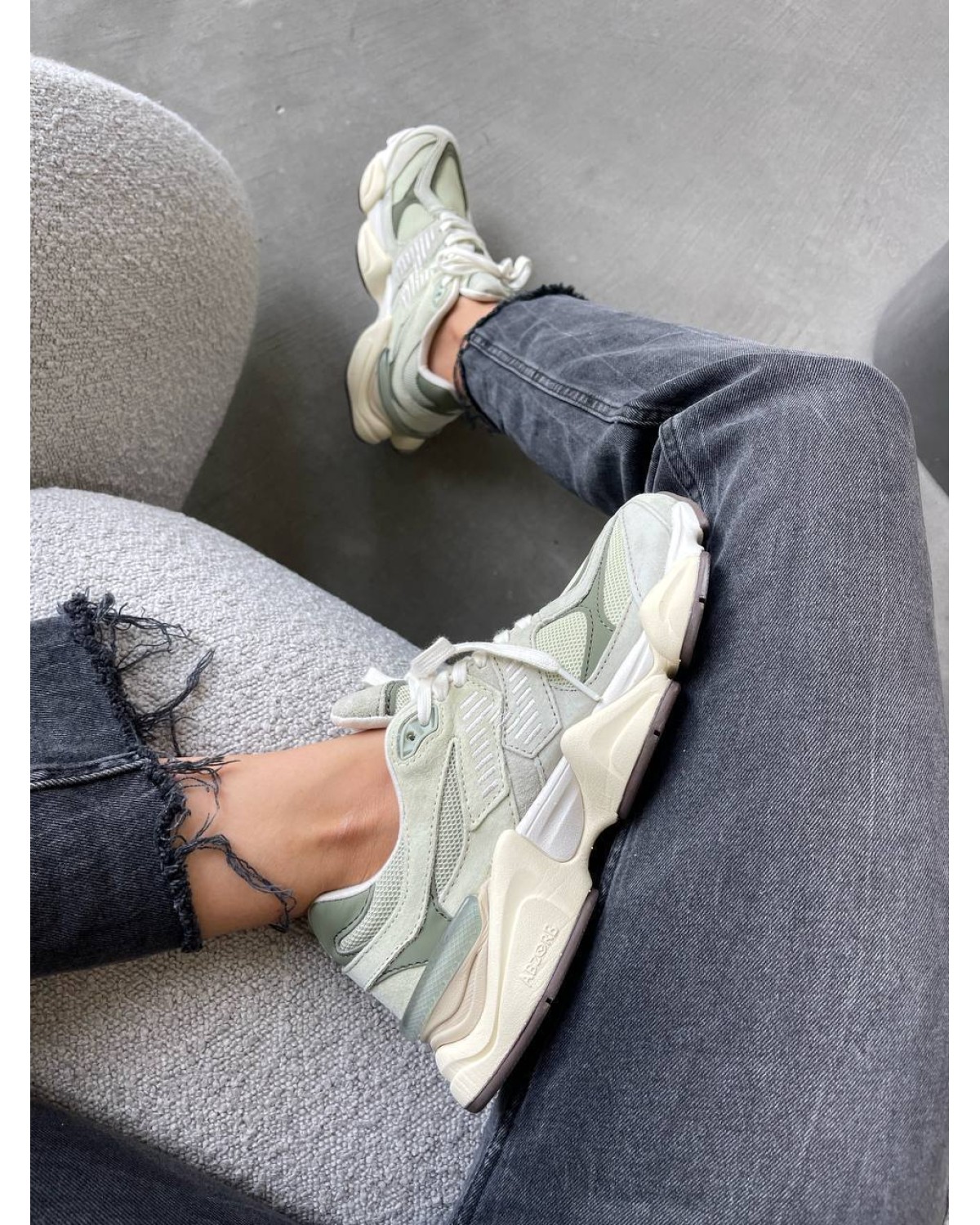 New Balance 9060