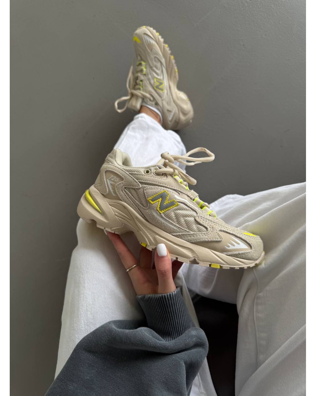 New Balance 725 Beige Yellow