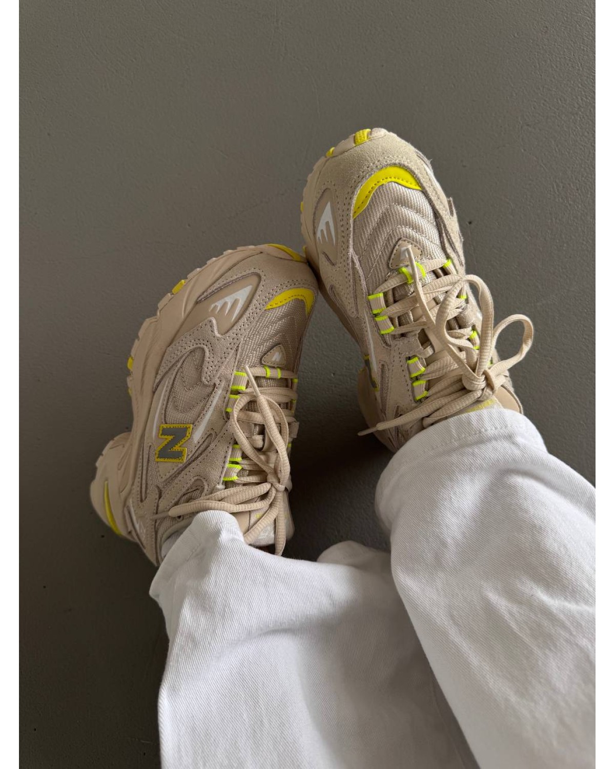 New Balance 725 Beige Yellow