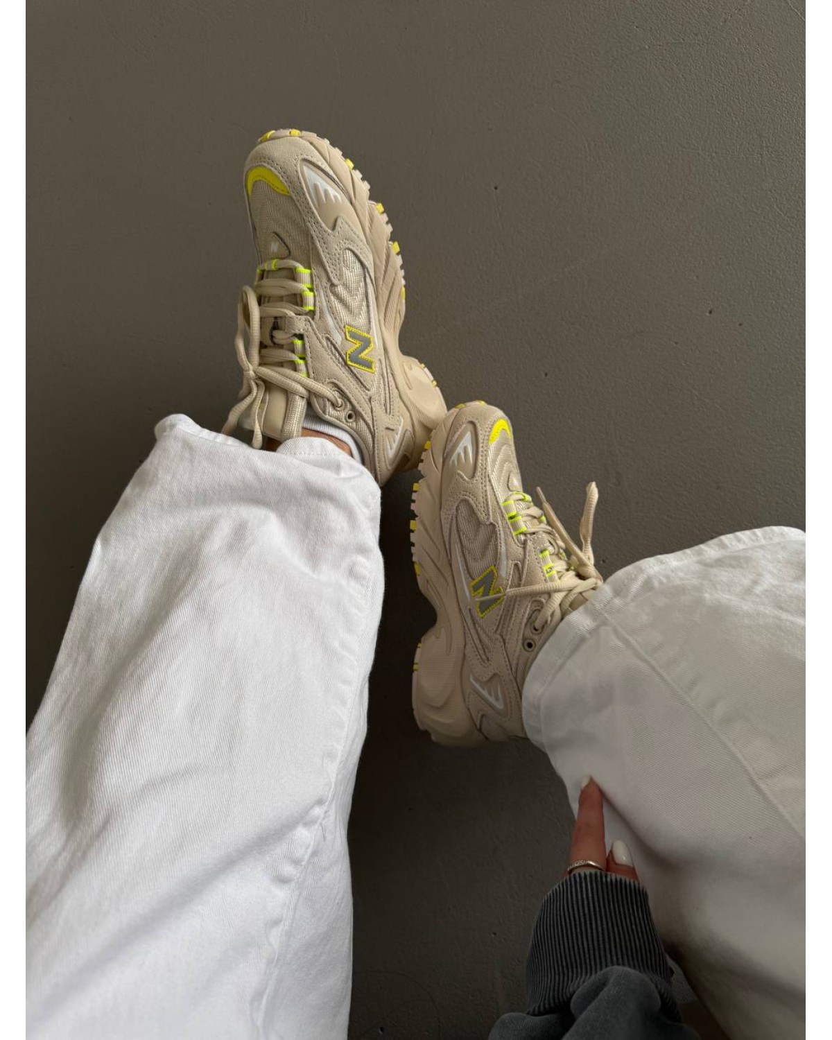 New Balance 725 Beige Yellow
