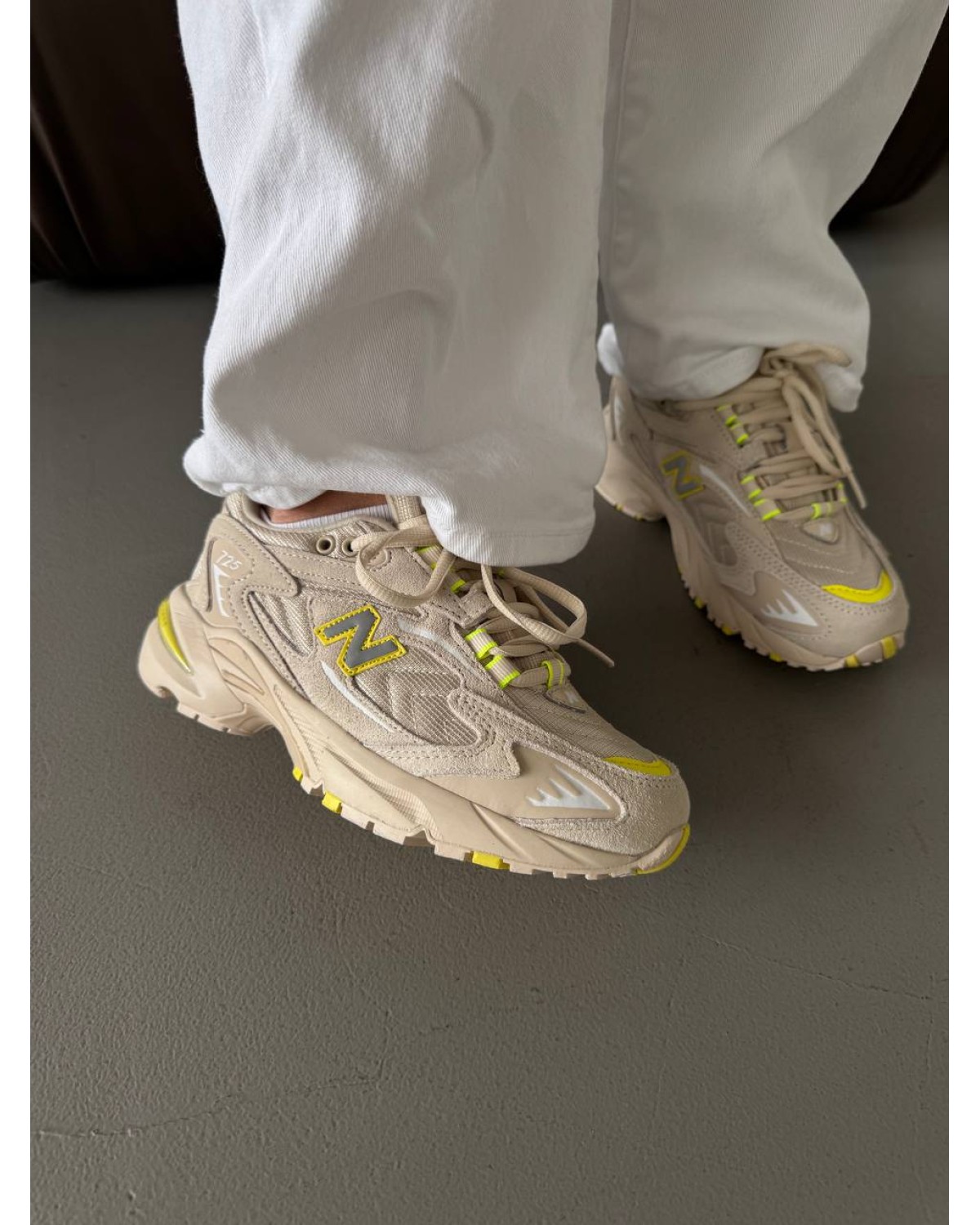 New Balance 725 Beige Yellow
