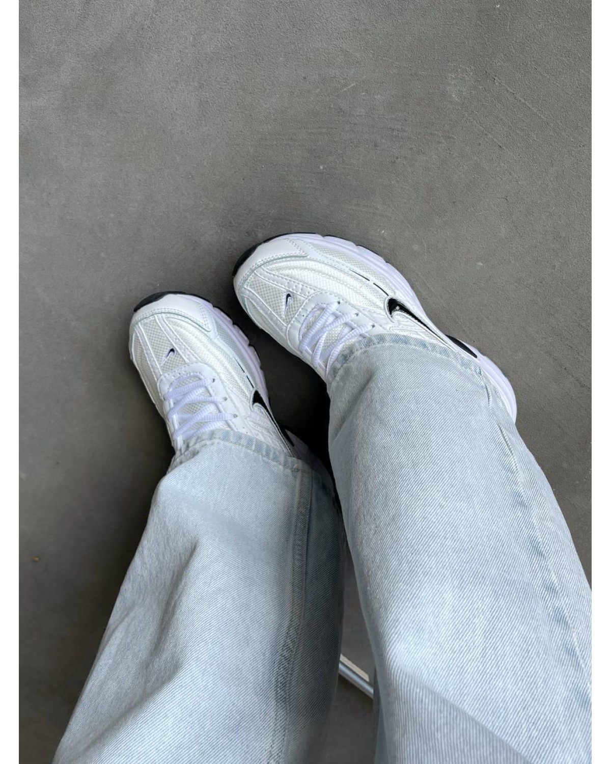Nike Intiator White/Black