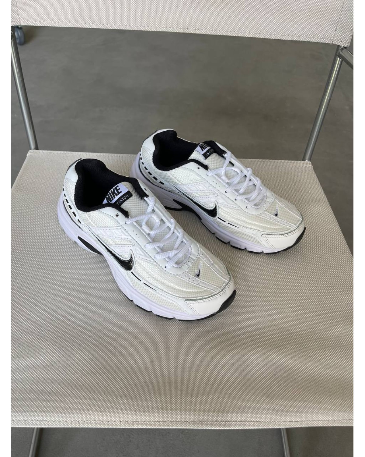 Nike Intiator White/Black