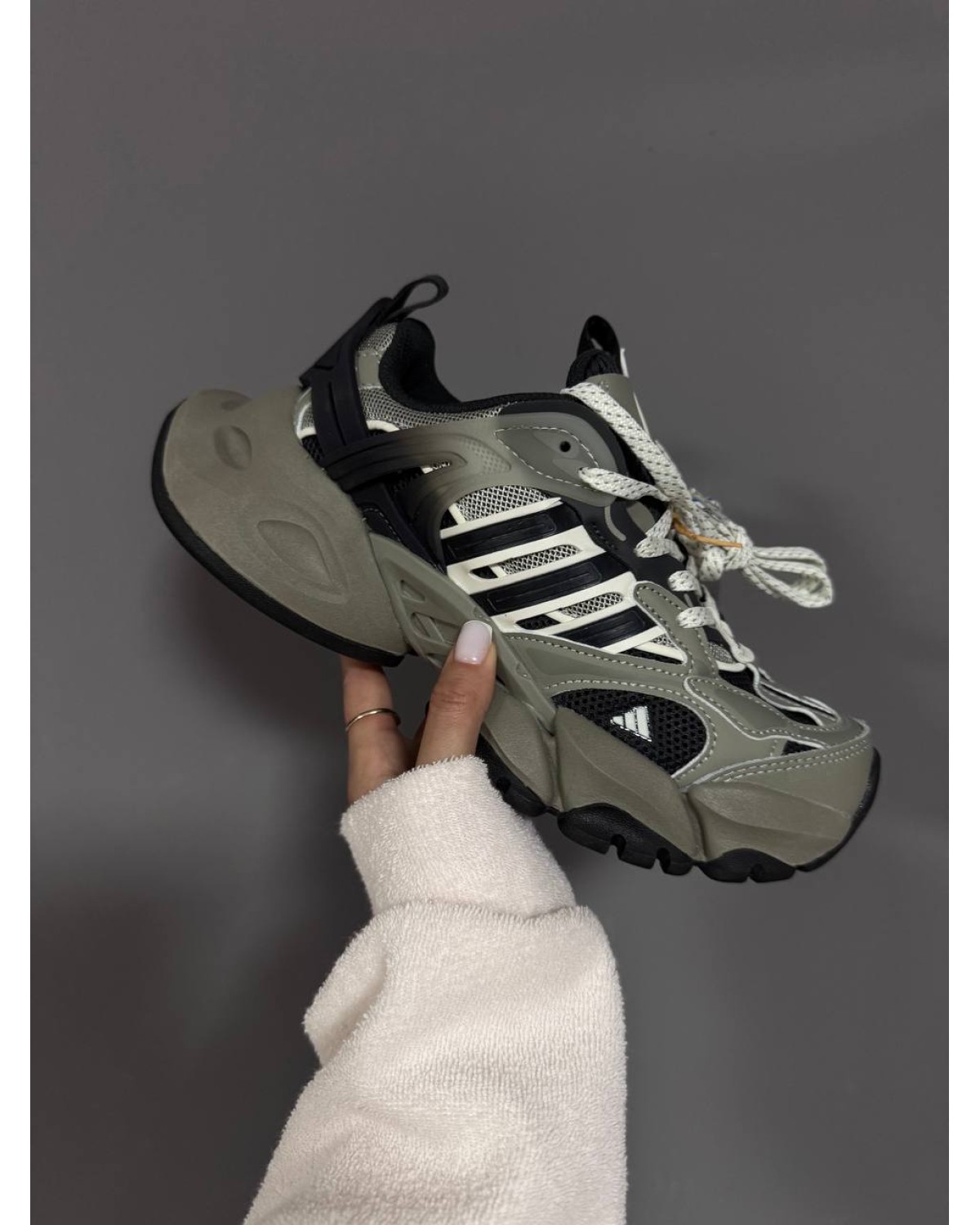 Adidas XLG Runner Grey / Black