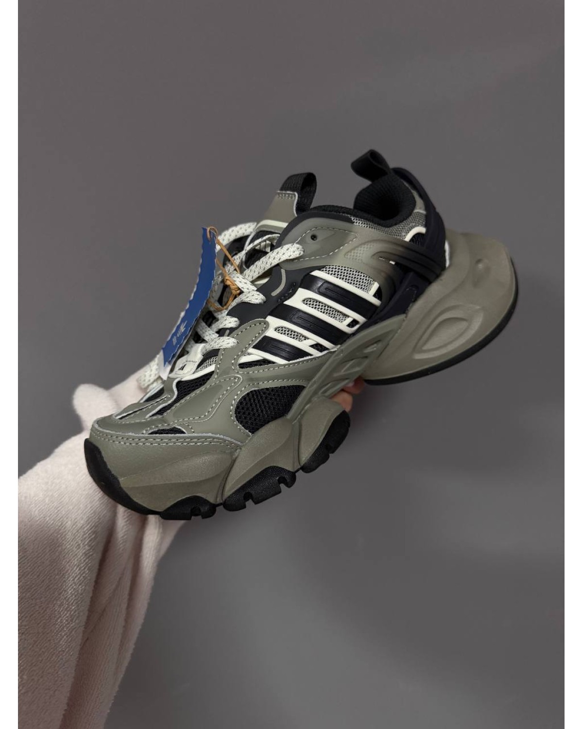 Adidas XLG Runner Grey / Black