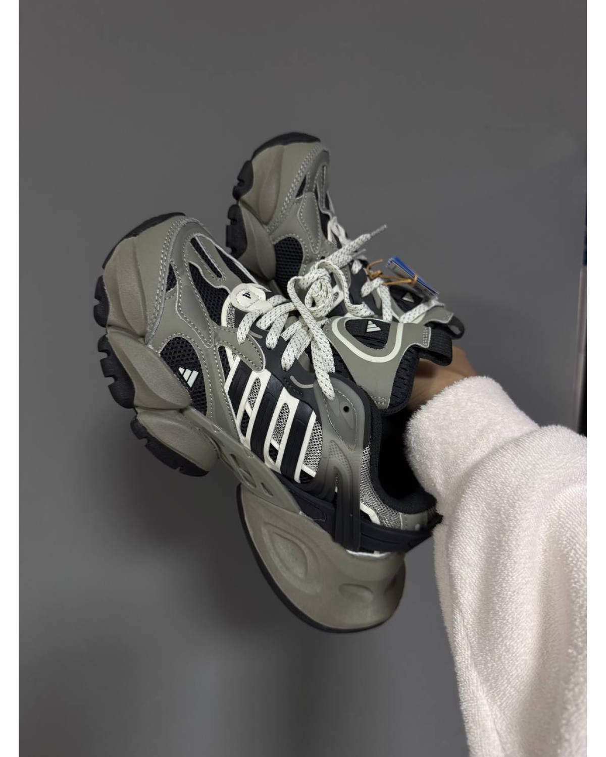 Adidas XLG Runner Grey / Black