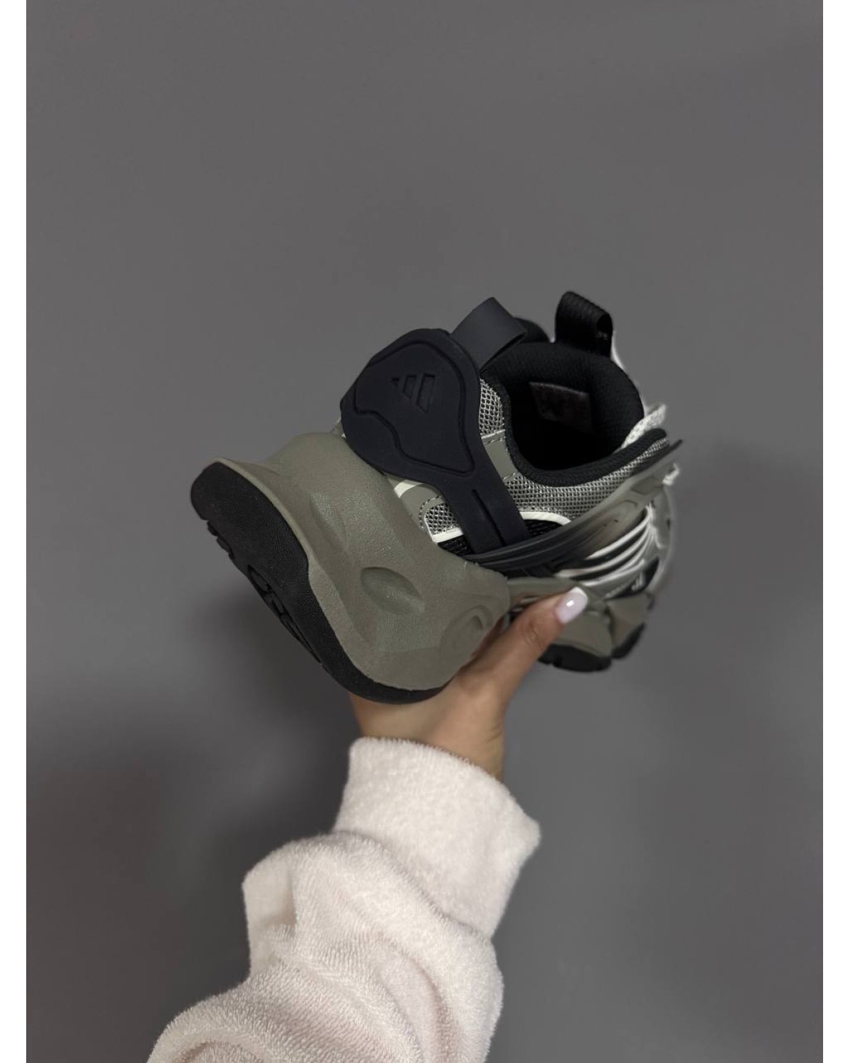 Adidas XLG Runner Grey / Black