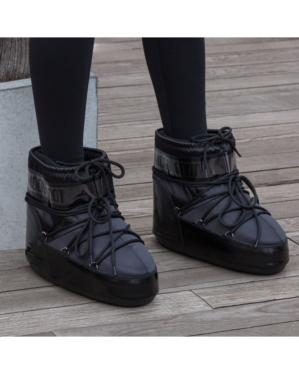 Moon Boot  Black Glow