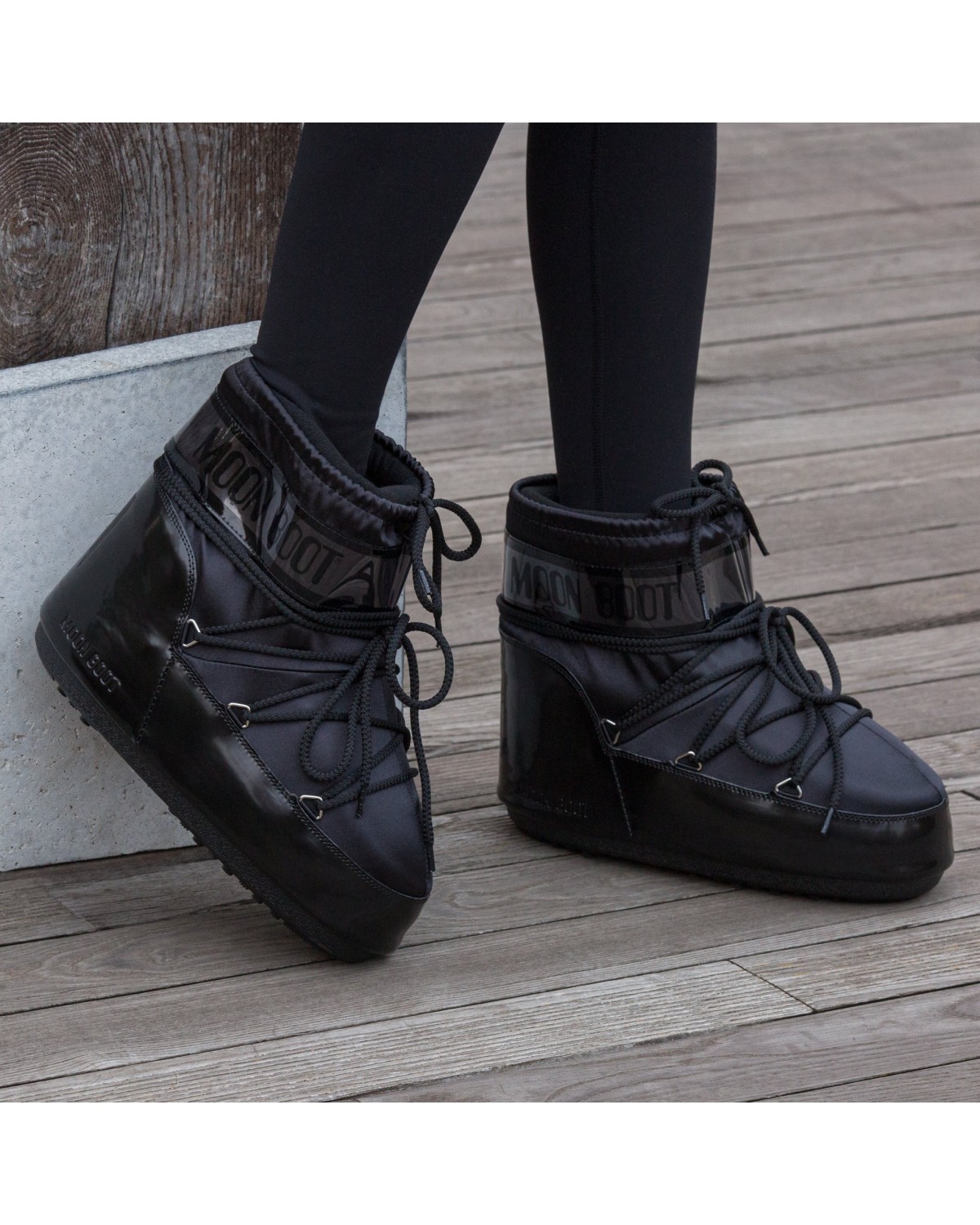 Moon Boot  Black Glow