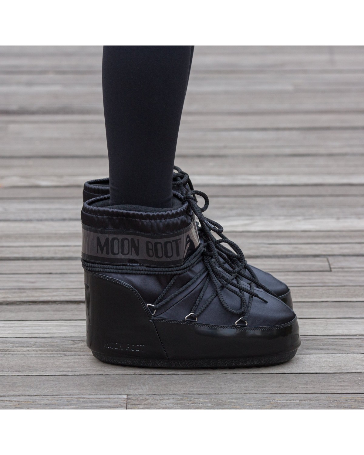Moon Boot  Black Glow