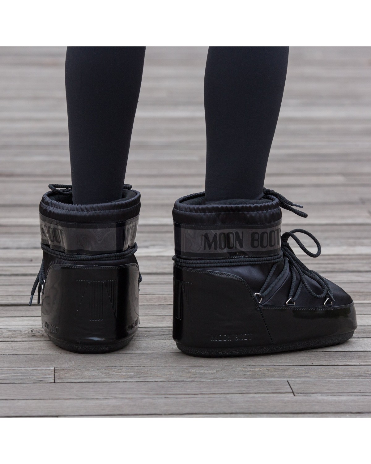 Moon Boot  Black Glow