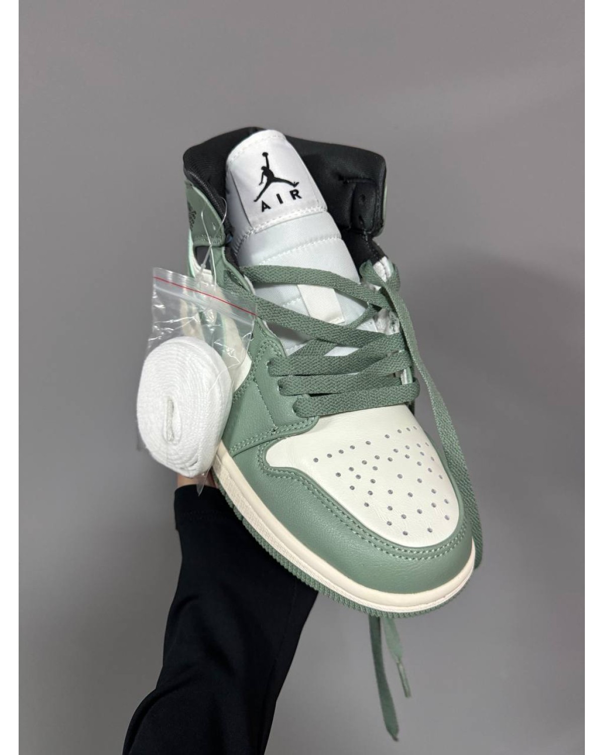 Air Jordan 1 Retro Mid Jade Smoke