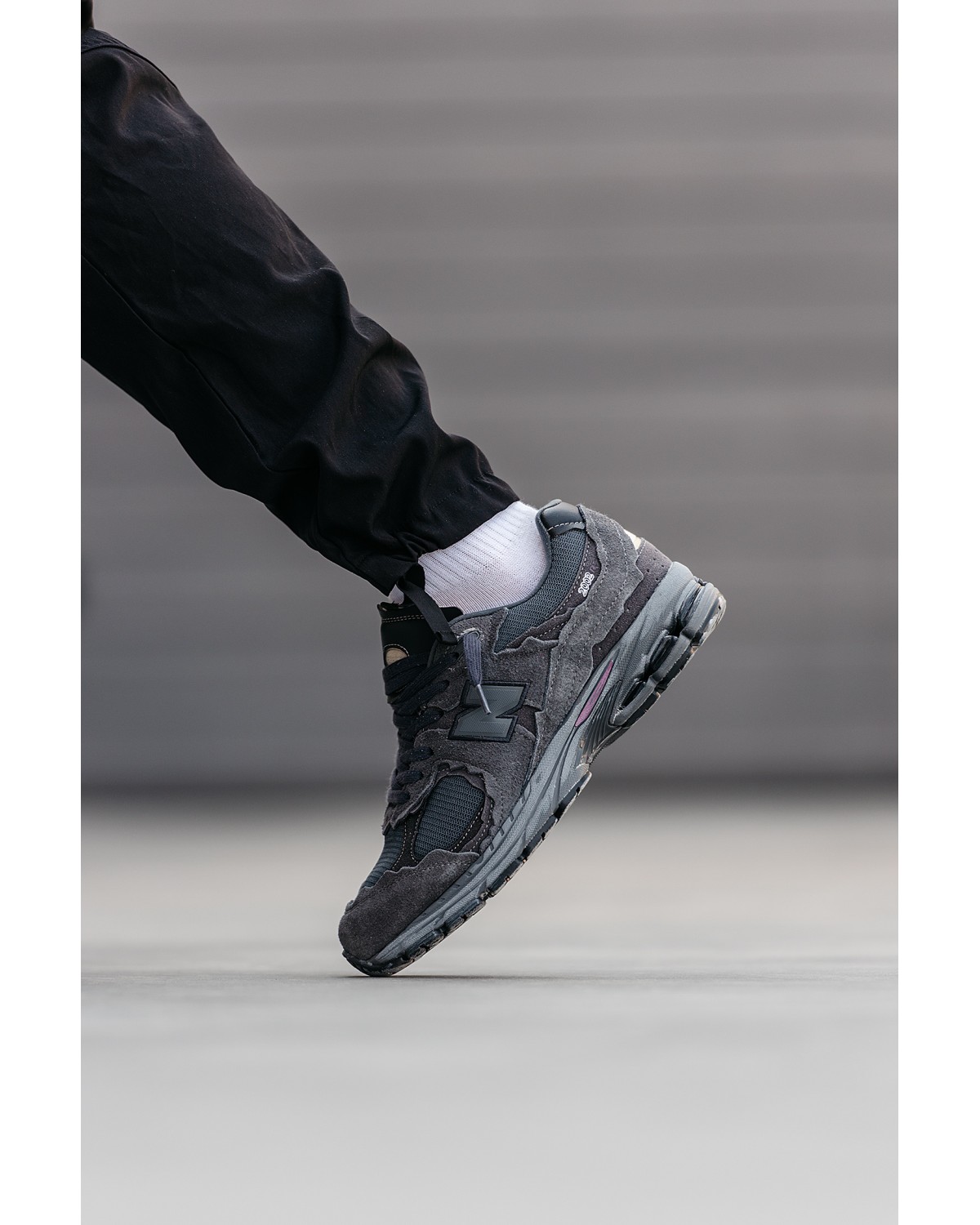 New Balance 2002R Dark