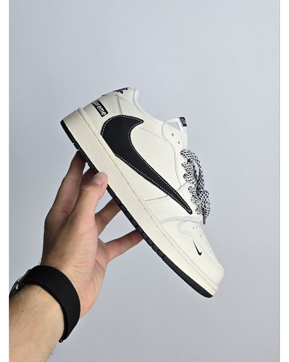 Nike Air Jordan 1 Low ×  Travis Scott