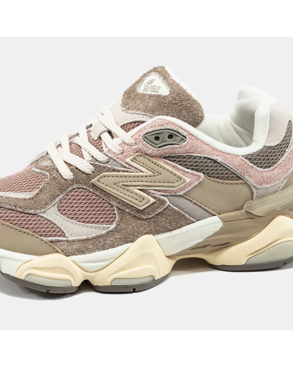 New Balance 9060 Beige Pink
