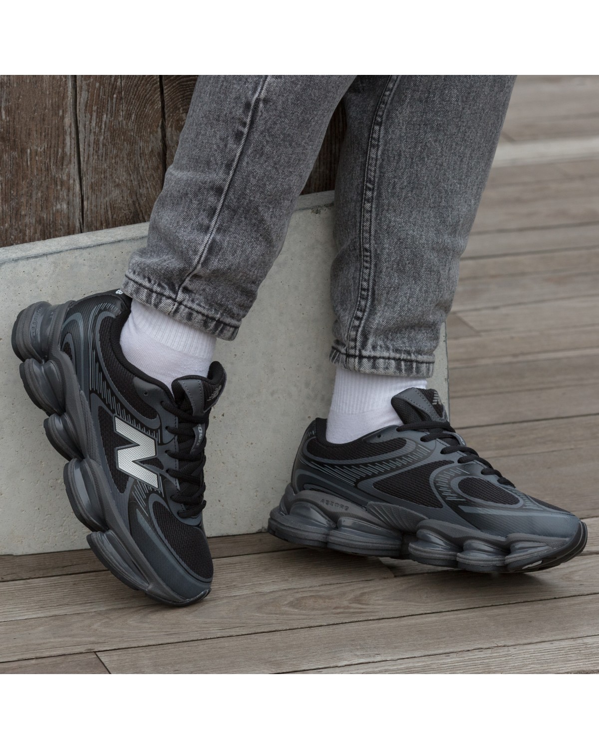 New Balance 2000 Black Grey