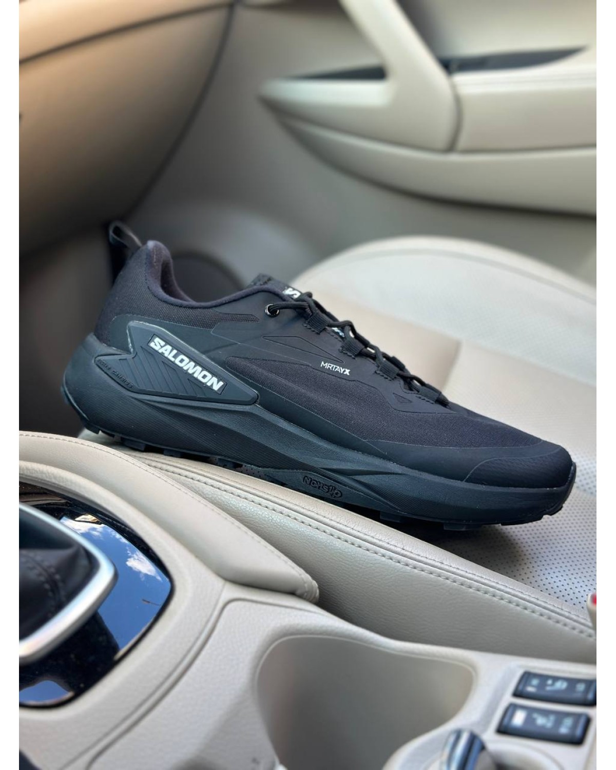 Salomon Genesis Gore-Tex Black