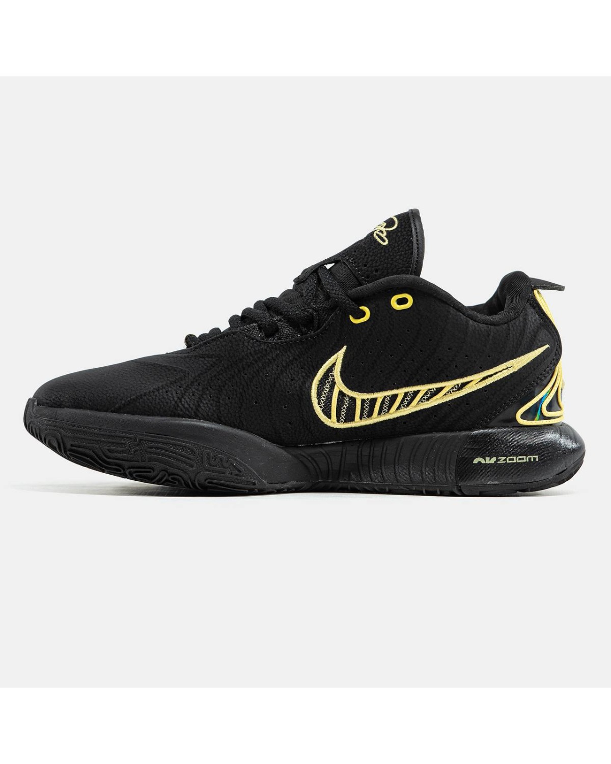 Nike LeBron 21